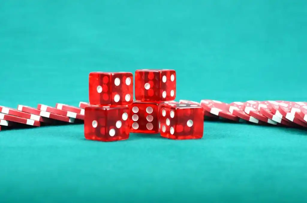Antarmuka permainan Shio Table di aplikasi indoslot, menampilkan simbol zodiak dan tombol pilihan di bagian bawah layar